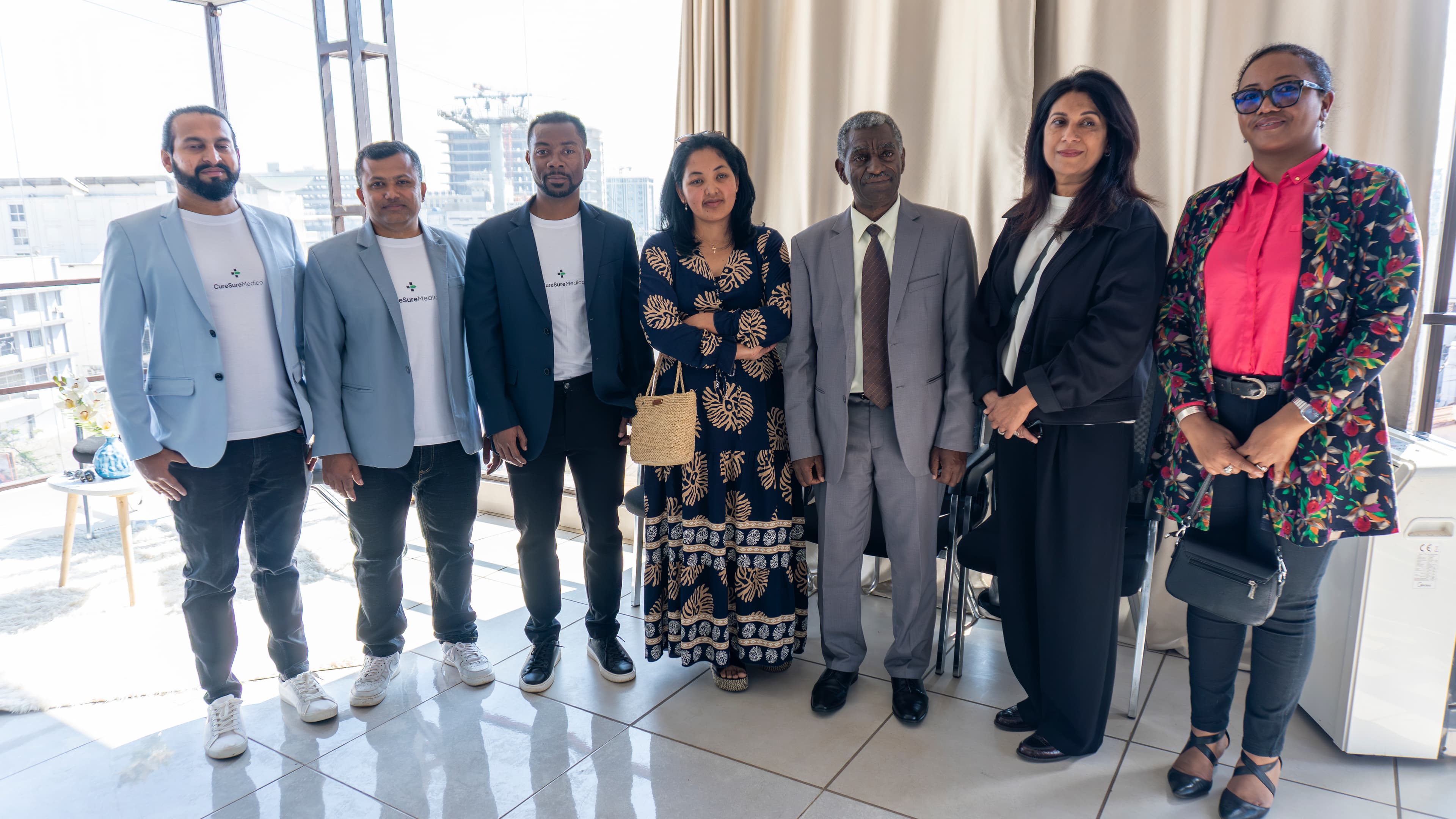 Delegation institutionnelle et partenaires lors de l'inauguration